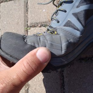 Takto se ohýbá špička bot Salomon X ALP SPRY GTX.