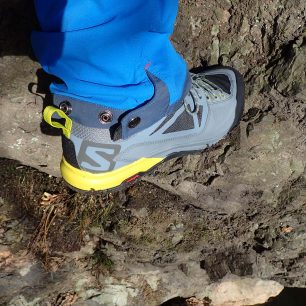 Testování bot Salomon X ALP SPRY GTX na různé druhy a velikosti stupů.