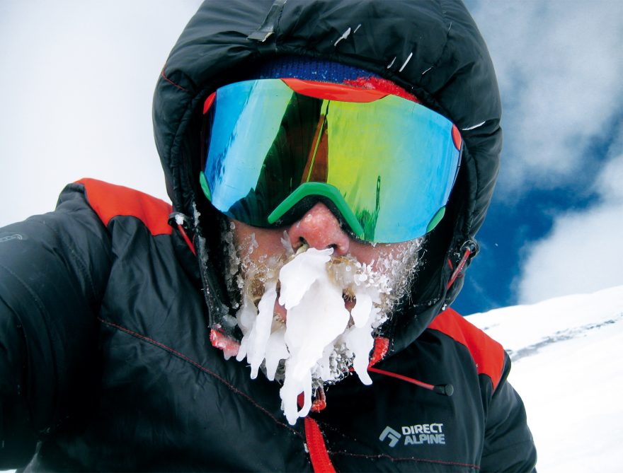 Členem testovacího týmu Direct Alpine je i horský vůdce Zdeněk Háček Hák, který v roce 2017 podnikl společně s Márou Holečkem prvovýstup JZ stěnou Gasherbrumu I.