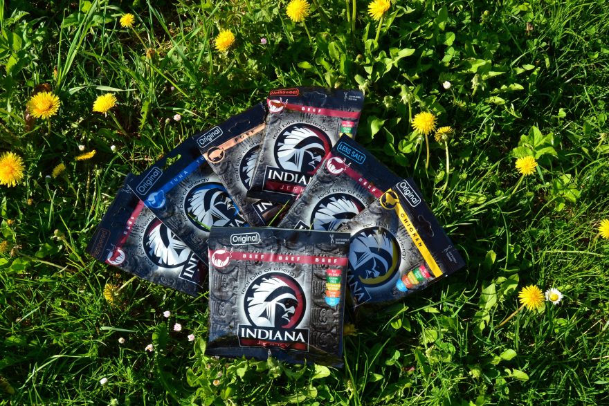 Je z čeho si vybírat... INDIANA JERKY ve všech variantách při prvním lezení na Hrubé Skále.