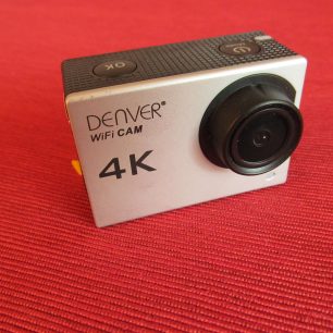 Kamera Denver ACK-8060W bez vodotěsného pouzdra.