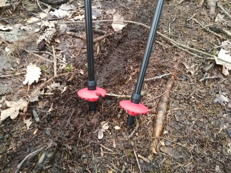 Menší talířky se hodí na procházky jarní přírodou.