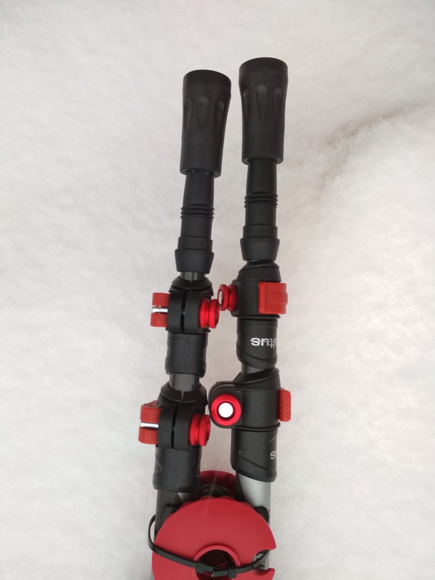 Talířky jsou na závity, díky nim lépe drží a nepadají.