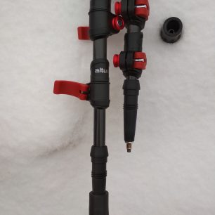 Změna délky holí je díky klipům otázkou okamžiku a hůl je zakončena kovovým hrotem.