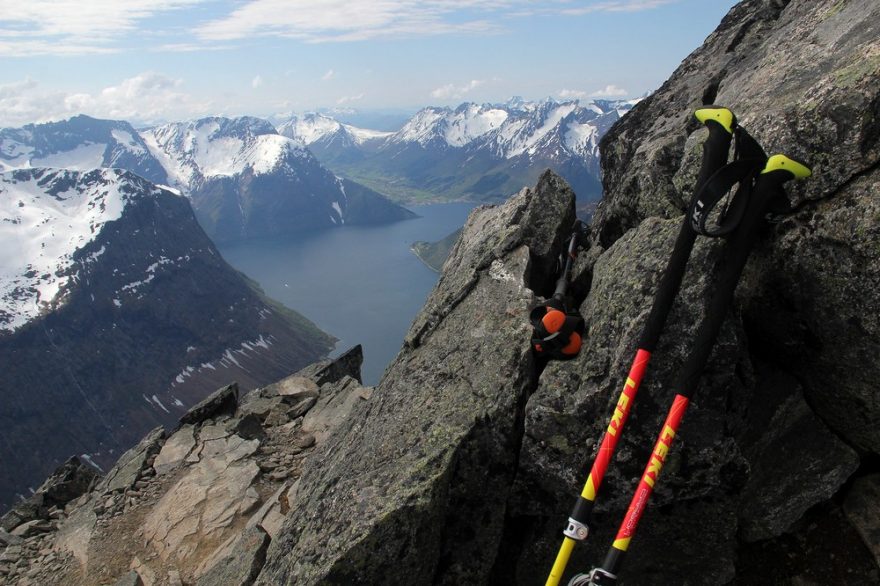 Hole Leki na norském vyhlídkovém vrcholu Slogen