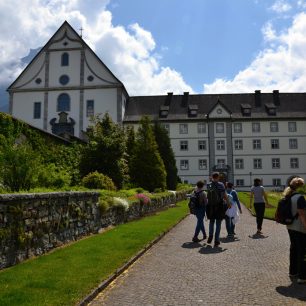 Engelberg vyrostl v okolí kláštera, kde dodnes žije pár desítek mnichů. Engelberg, Švýcarsko.