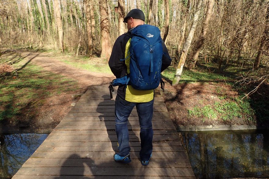 Lehký batoh Lowe Alpine Aeon 35 při testování na výletech okolo Balatonu.