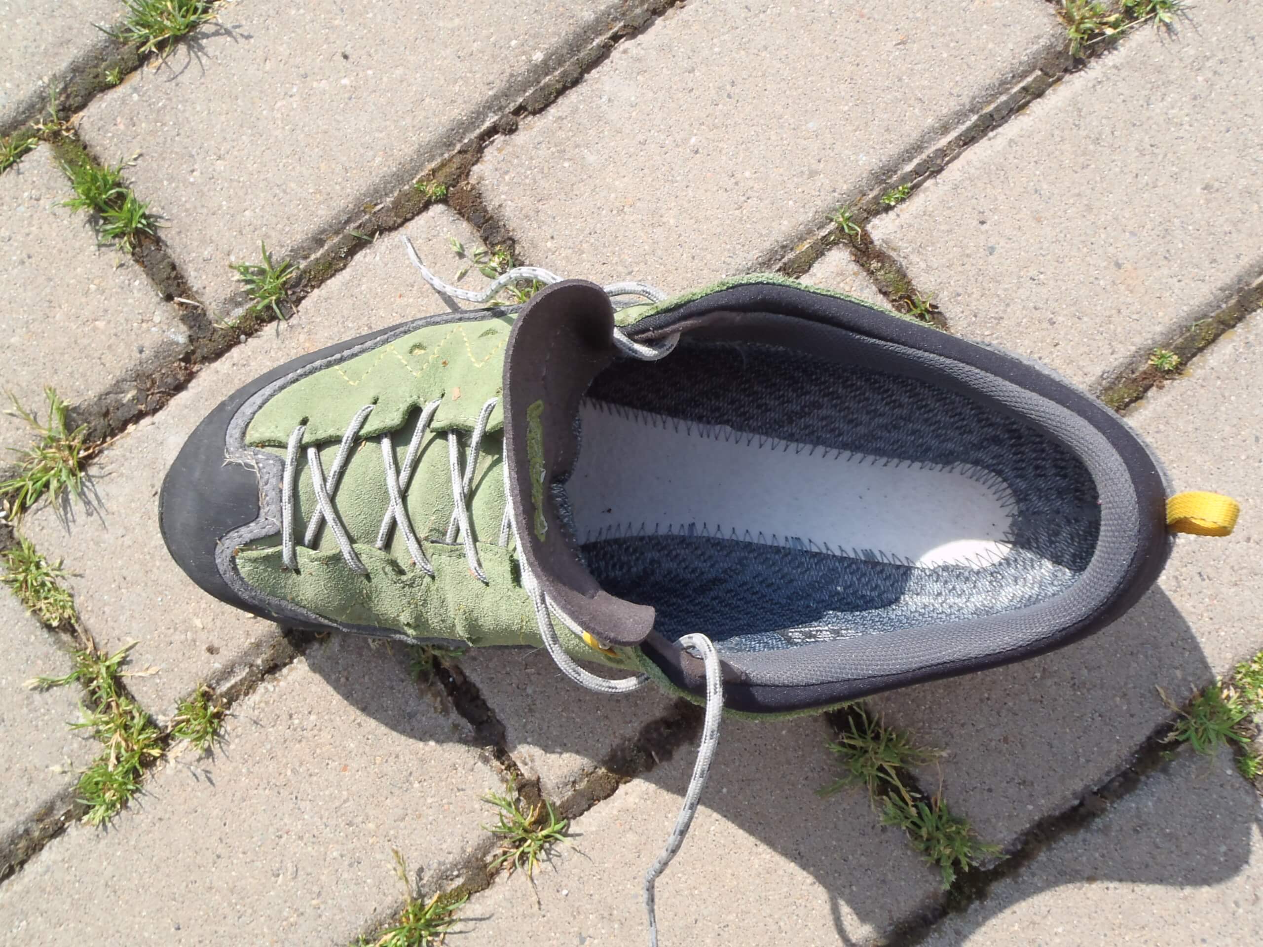 Vstup do boty Asolo Apex GV a nazouvání je pohodlné.