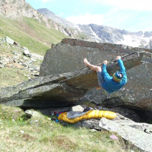 Boulder přímo ze spacáku Patizon 2:500.
