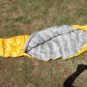 Délka zipu na spacáku Patizon 2:500.