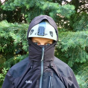 Helma Camp Armour pod kapucí bundy Directalpine Talung.