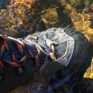 Detail okopu na špičce bot Prabos Acotango.