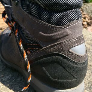 Detail reflexní části bot Prabos Acotango.