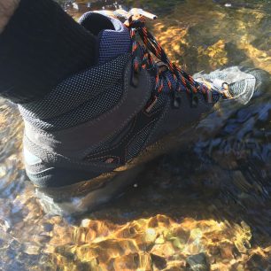 I po brodění vnější materiál bot Prabos Acotango velmi rychle oschnul.