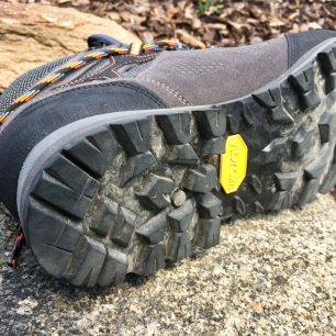 Kvalitní podrážka Vibram na botach Prabos Acotango.