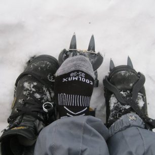 Po celodenním lezení ledů mi byla trošku zima na nohy, ponožky Altus Trekking PR-G35 jsou opravdu letní, ale já to prostě musela zkusit.
