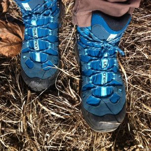 Široká špička a zúžení u nártu a kotníků bot Salomon Quest Prime GTX zajišťuje pohodlí a stabilitu.