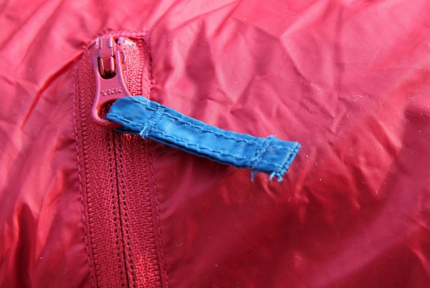 Zakončení zipů vnitřních kapes vesty Pinguin Glimmer