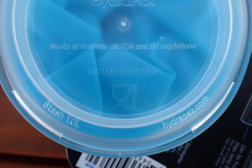 Láhev HydraPak Stash 1l  vyhovuje US FDA a EU standardům.
