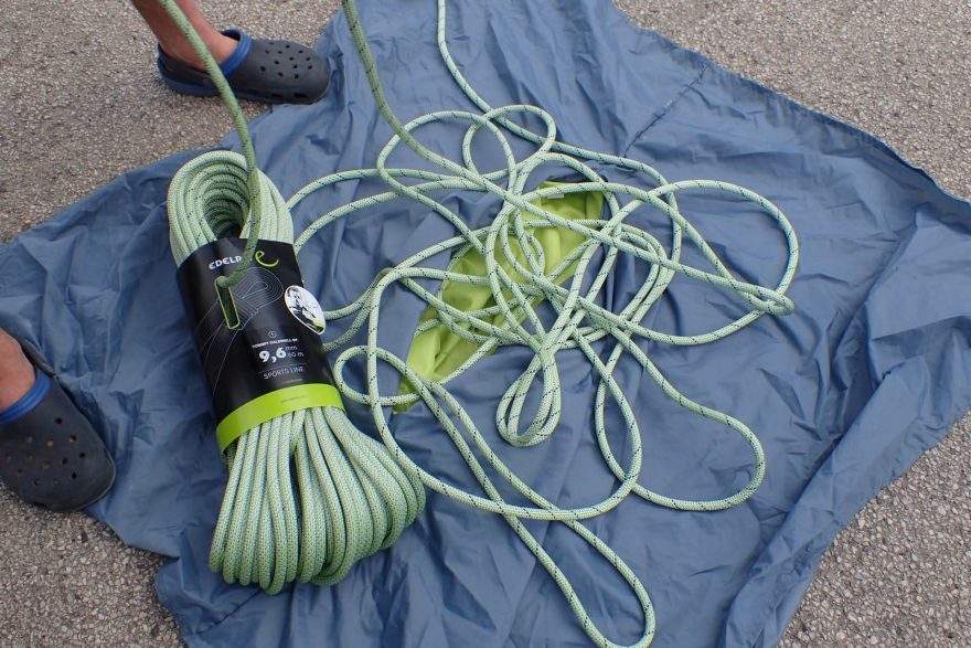 Rozbalování nového lana Edelrid Tommy Caldwell DT 9.6 mm přímo na lanoplachtu 4.