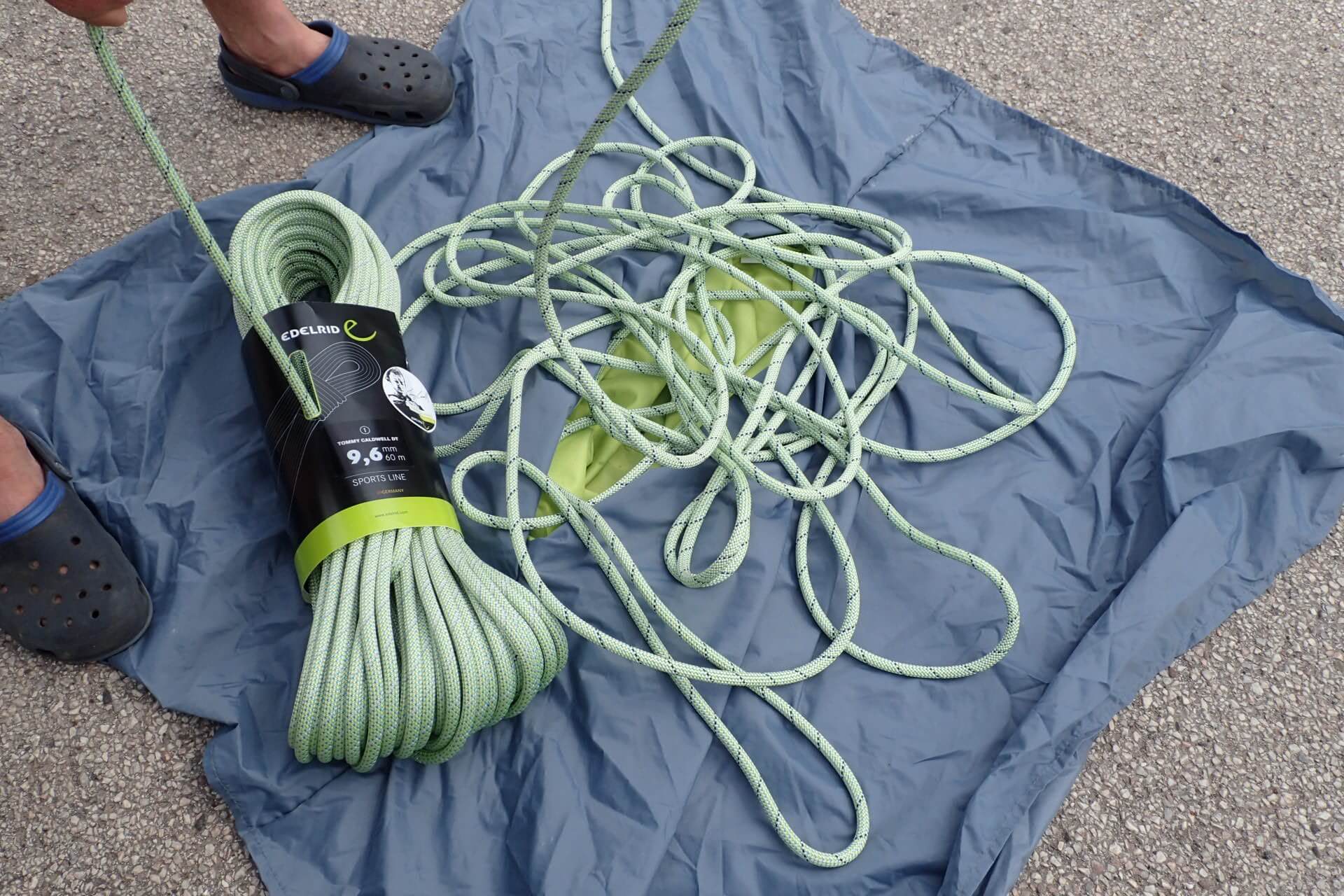 Rozbalování nového lana Edelrid Tommy Caldwell DT 9.6 mm přímo na lanoplachtu 5.