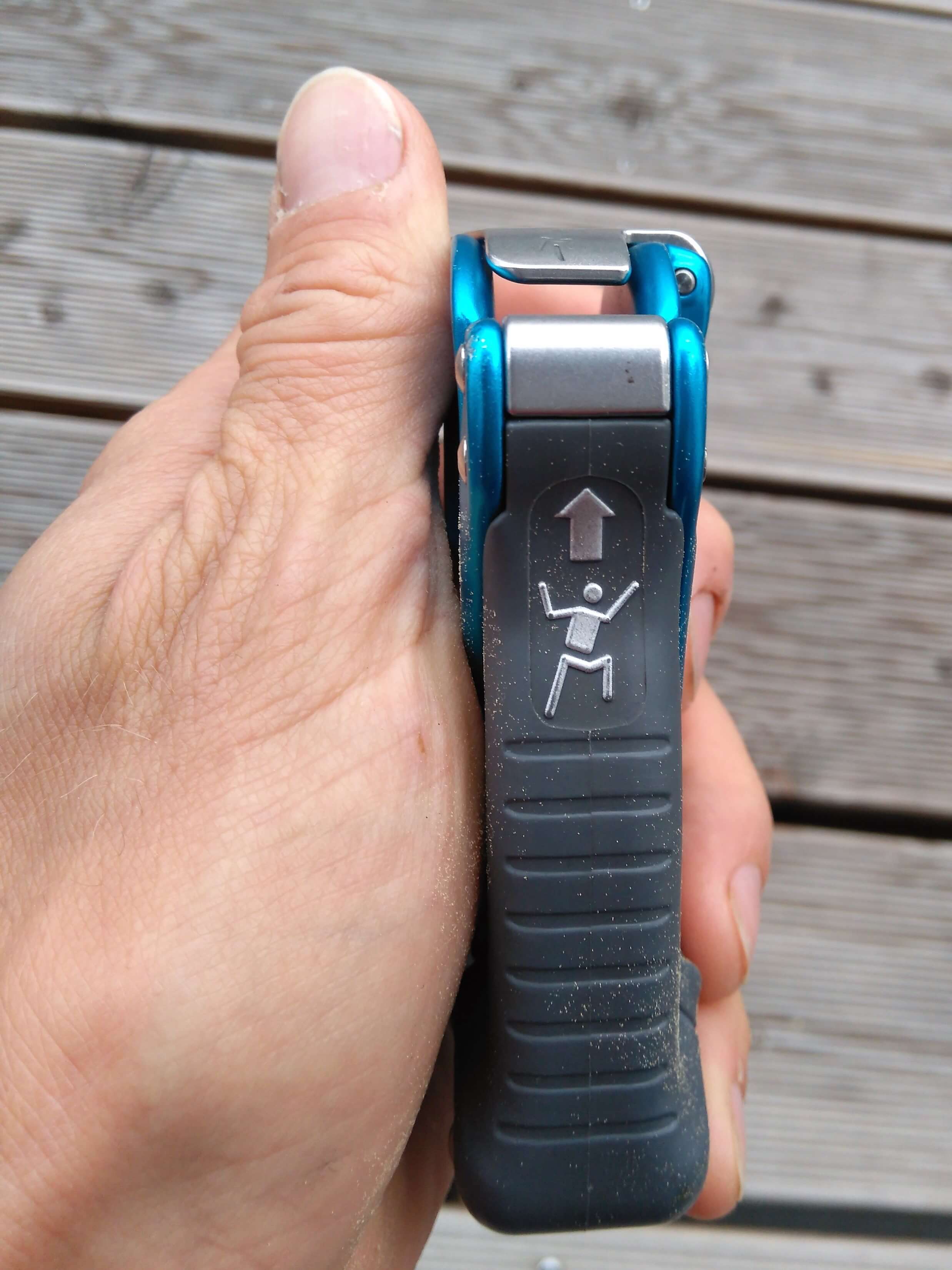 Symbol lezce na jistítku. Symbol lezce na jistítku.