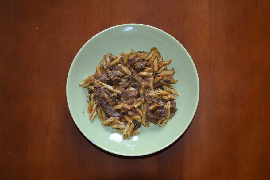 Hovězí Stroganoff s nudlemi - příprava.