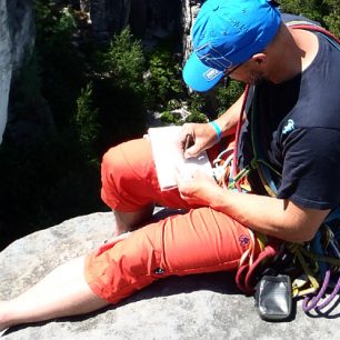 Recenze: RAFIKI Cliffbase - pánské lezecké kalhoty