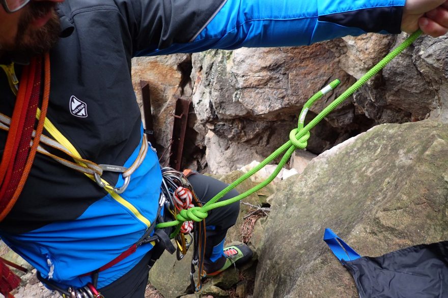 Příliš dlouhý pojistný uzel.