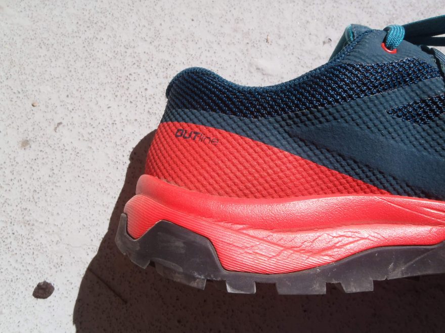 Detail patní části boty Salomon OUTline.