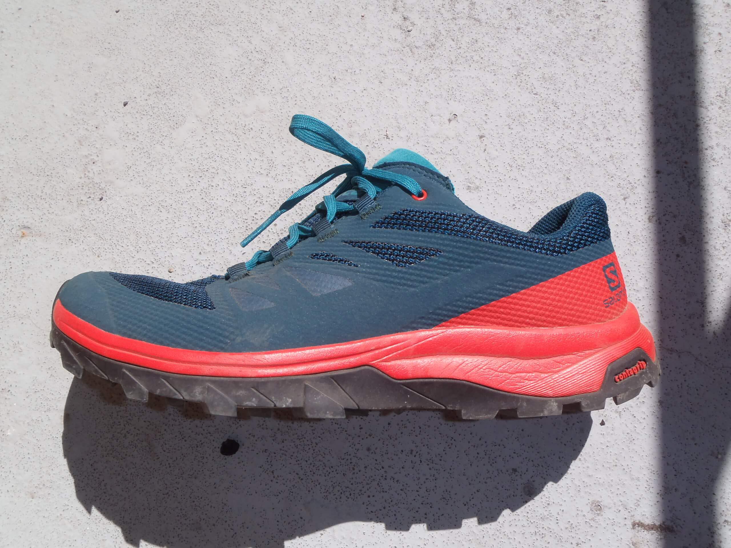 Výška boty Salomon OUTline je 19 mm na patě a 10 mm ve špičce.