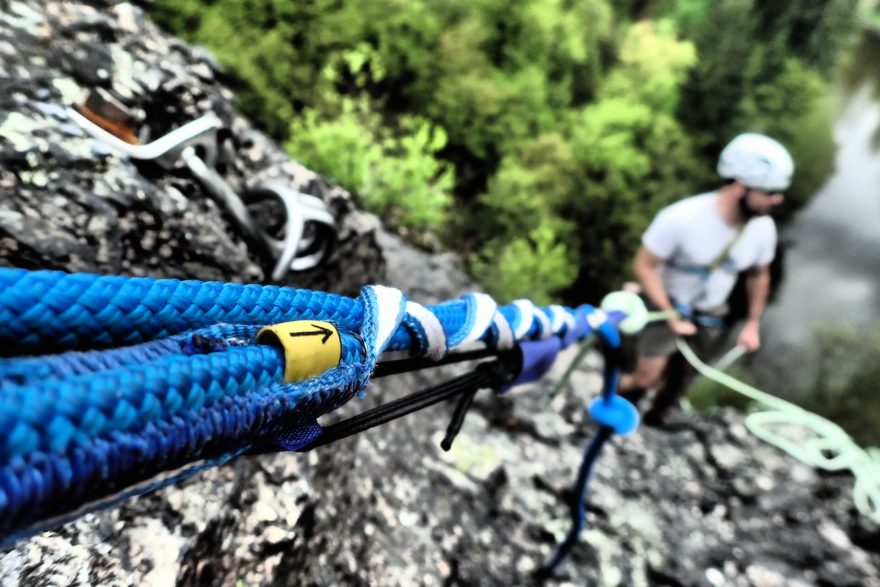 Základem dobrého fungování BEAL Escaperu je cvik a správné protažení lana.