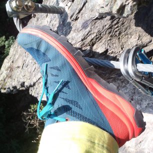 Značková podešev Contagrip na skále parádně drží.