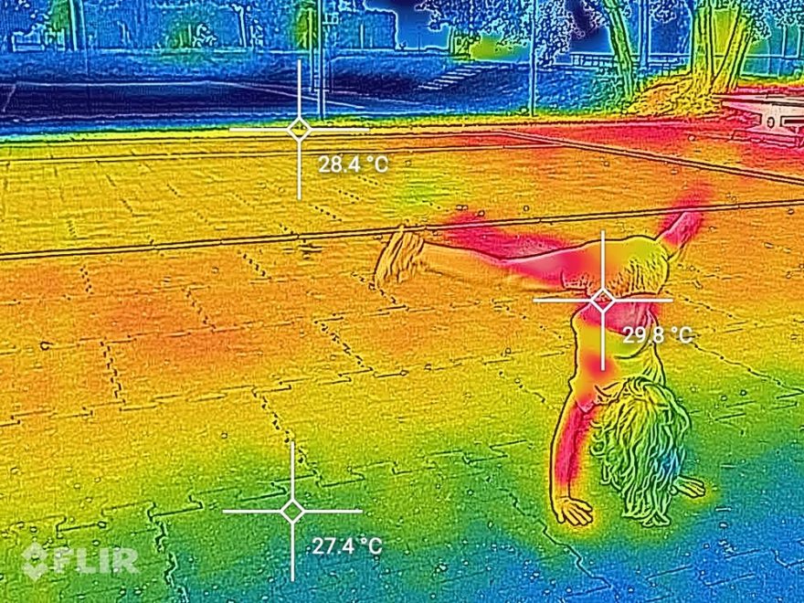 Při rychlém pohybu může dojít k tomu, že FLIR měření není zpárováno s fotoaparátem