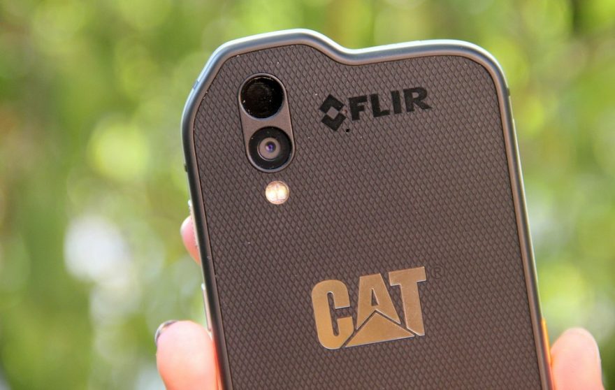 Detail termokamery FLIR telefonu CAT S61
