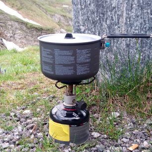 Vaření s hrncem Sea to Summit Alpha Pot.