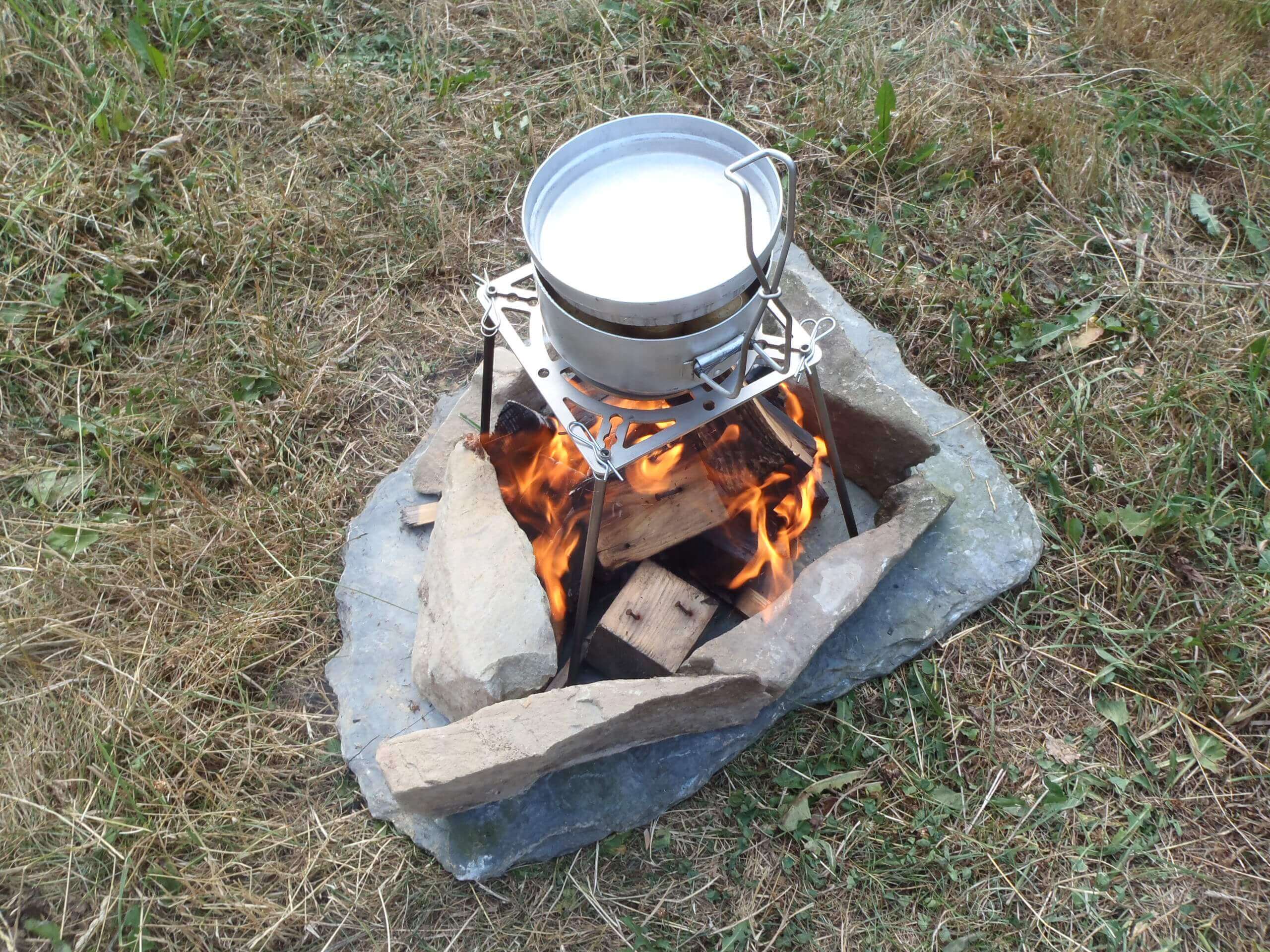 Varianta vaření na ohništi s ohňovou plotýnkou Cooker I.