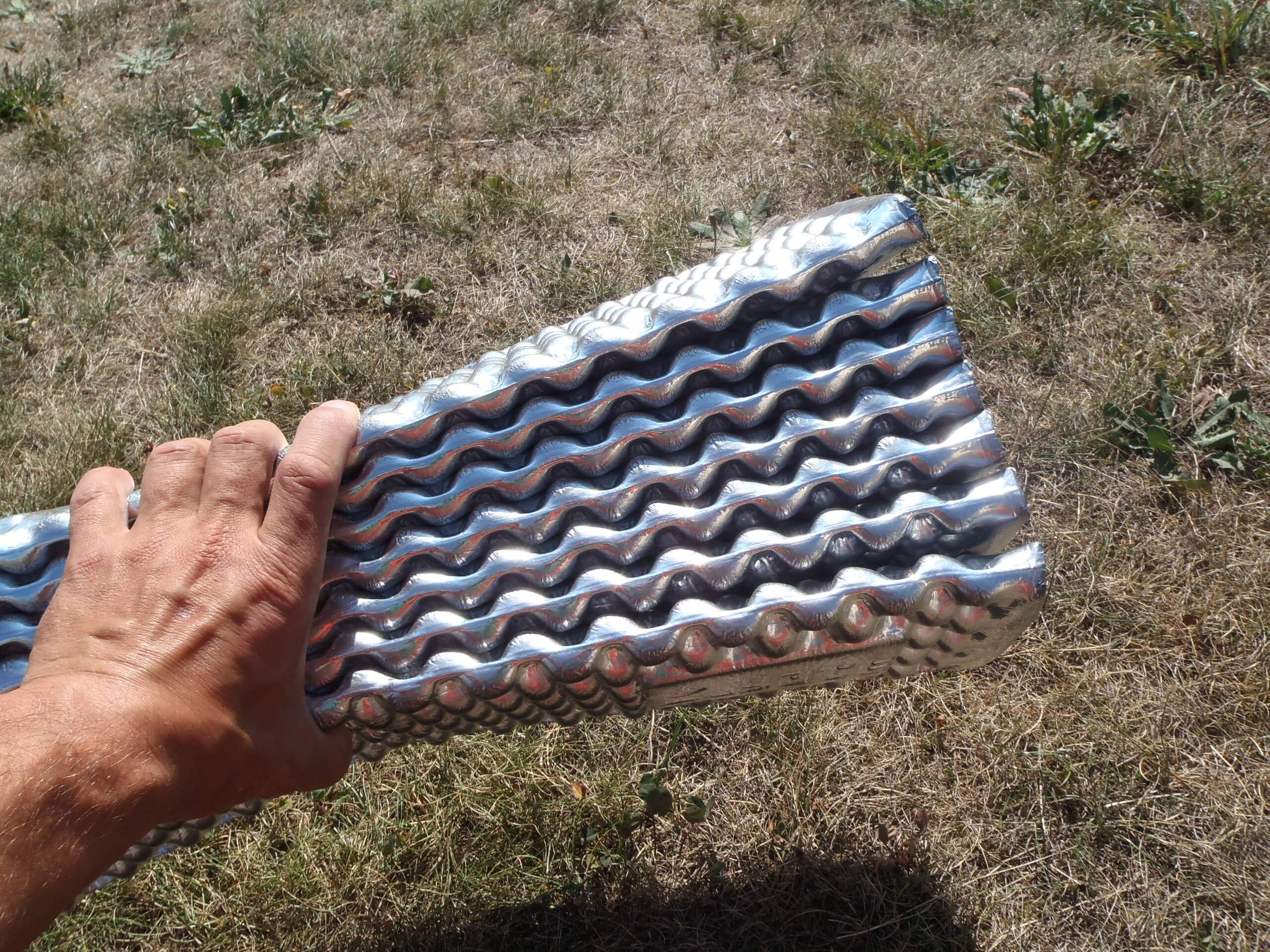 Vše do sebe zapadá tak, aby karimatka YATE Wave Alu zabrala co nejméně místa.