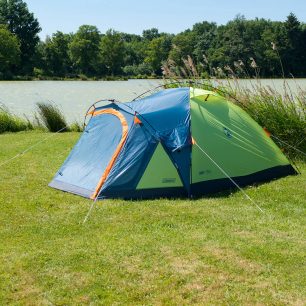 Stan Coleman Drake 3 poskytuje dostatek prostoru pro 3 dospělé.