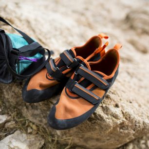 Na bouledrovku stačí bohatě lezečky a pytlík na maglajz.