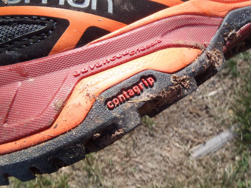 Značková podrážka a gumová směs Contagrip.