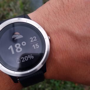 Lokální respektive počasí nastavené ve vašem telefonu propojeném s Garmin vívoactive 3.
