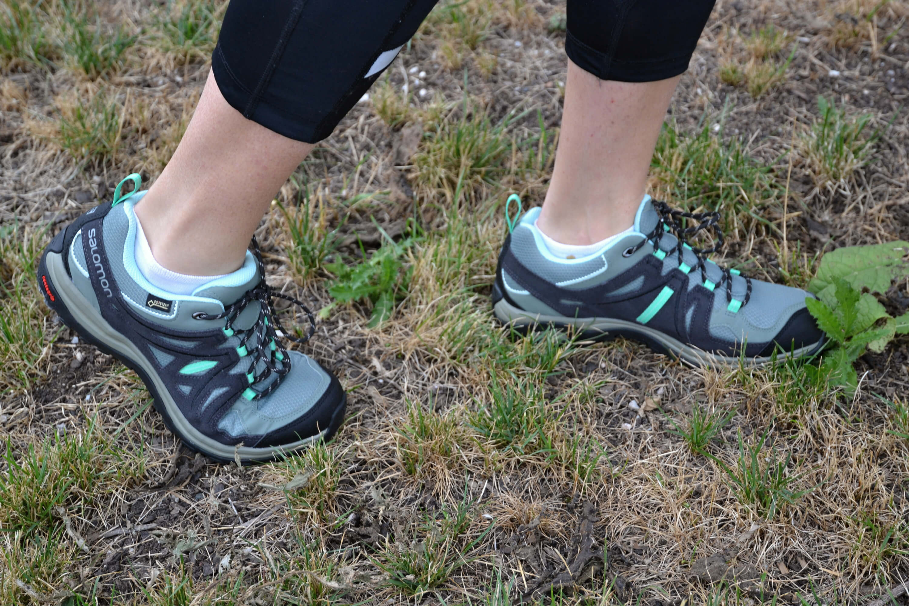 Měkčený okraj bot Salomon ELLIPSE 2 GTX® je příjemný a nijak netlačí.