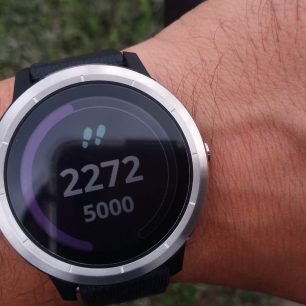 Počet kroků na Garmin vívoactive 3.