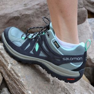 Podrážka Contagrip dává botám Salomon ELLIPSE 2 GTX® dostatečné tření i pro výstup po kamenech.