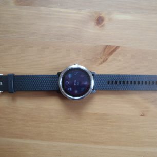 Tovární nastavení hodinek. Párování telefonu a hodinek Garmin vívoactive 3.