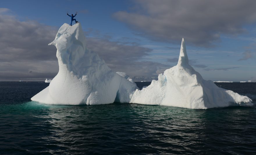 Při lednové expedici na Antarktidě si Marek zkusil i plavbu po moři.