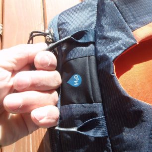 Velké madlo na batohu OSPREY Mutant 22.