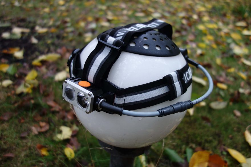 Spojení čelovky a monočlánku.