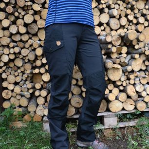 Vypracované horské kalhoty s kapsami, vyztužením anatomicky tvarovaných kolen - Fjällräven.